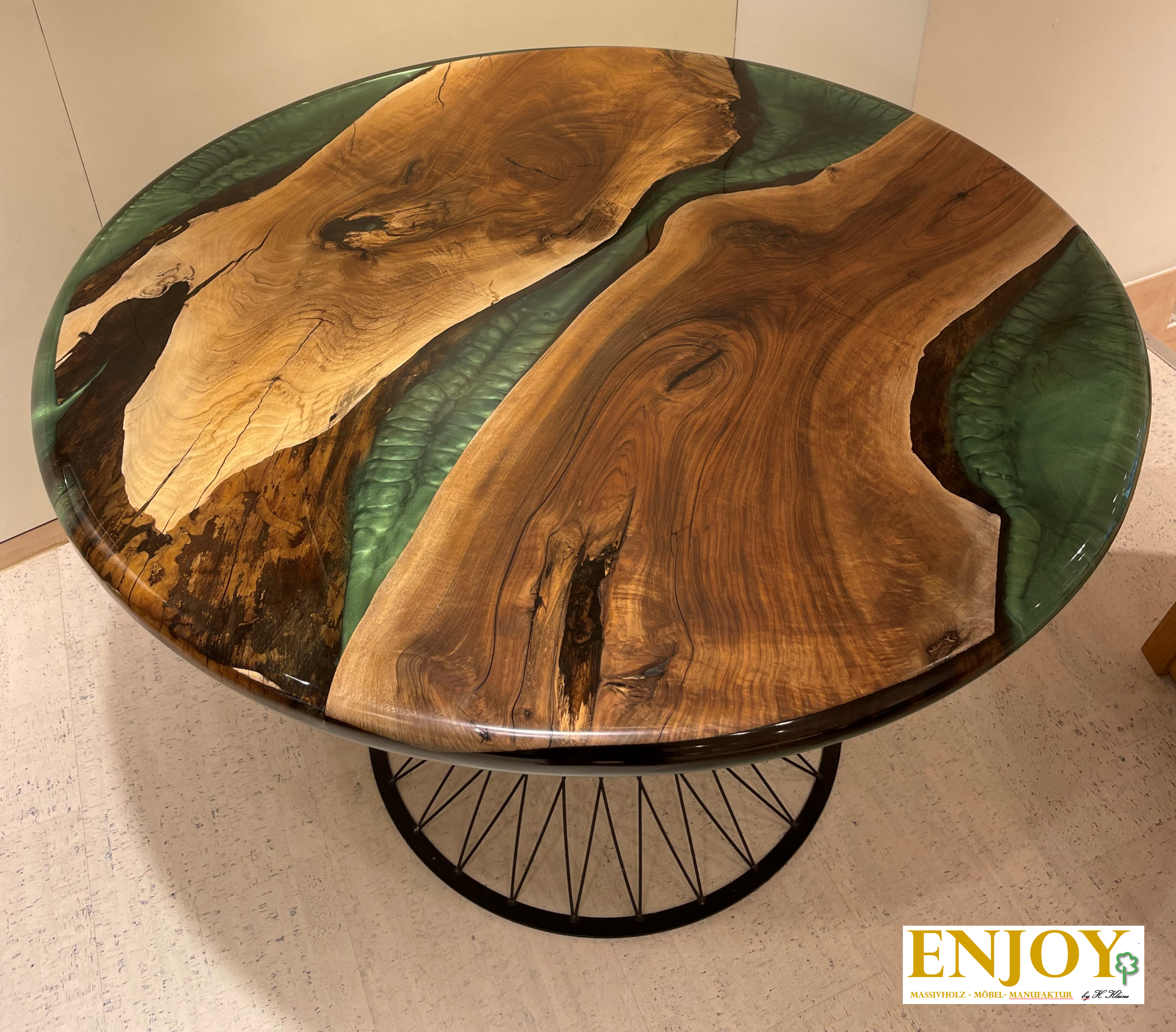Epoxidtisch rund Nussbaum